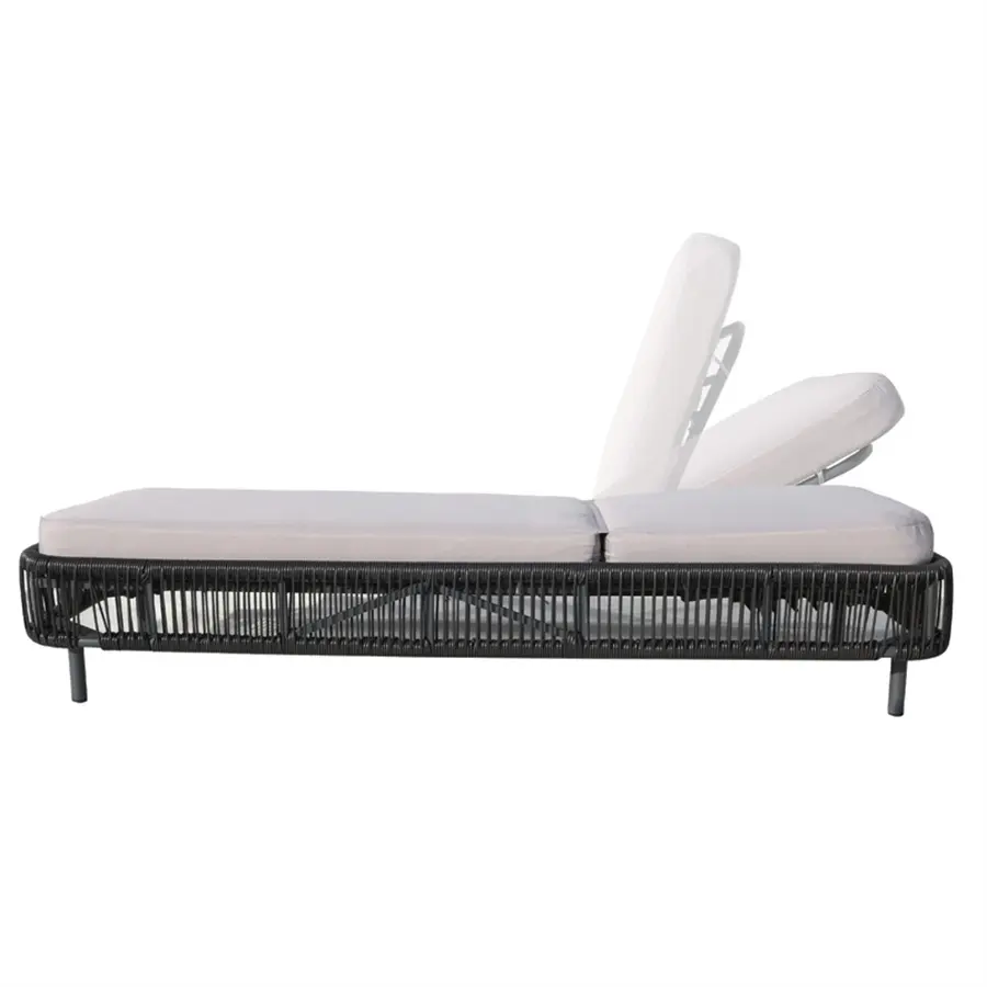 Outdoor lounge chair / garden / wicke...